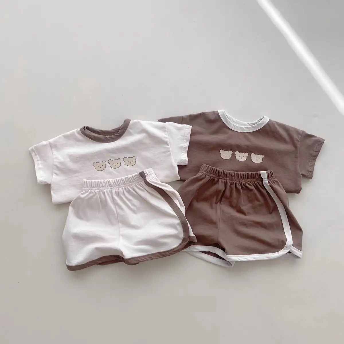 Survêtements d\'été avec T-shirt imprimé ours mignon + Short pour enfant, vêtements de sport décontractés, T-shirt tendance pour bébés, 2 pièces