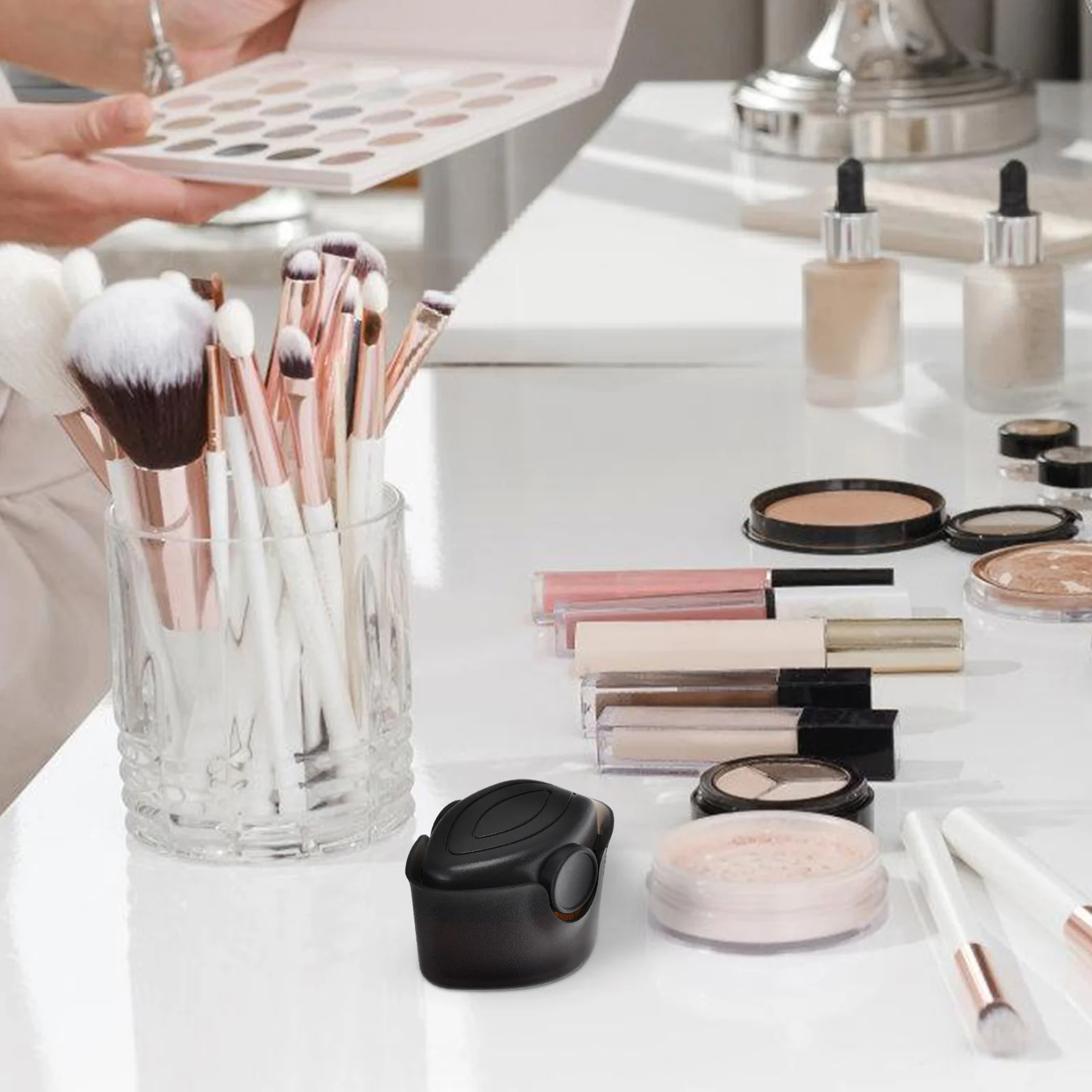 

Makeup Foundation Brush with Cover High Density for Liquid Powder Blending Smooth Finish Portable Design for Travel Safe Storage