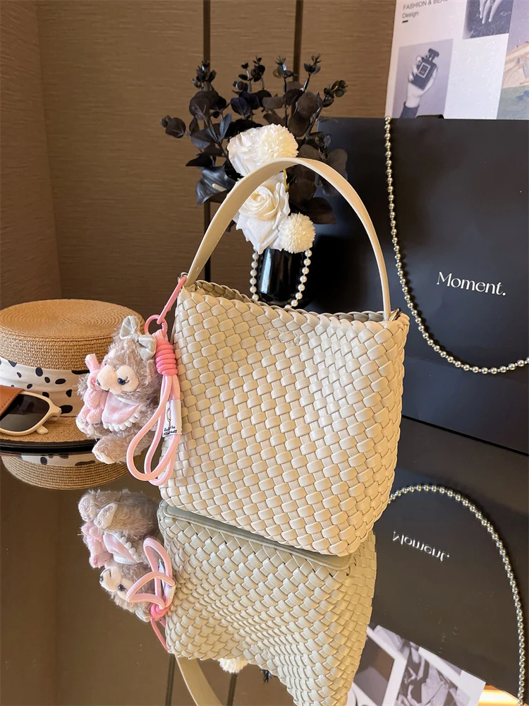 sac-seau-tendance-en-cuir-souple-tresse-sac-a-main-Elegant-porte-Epaule-ou-croise-couleur-unie-nouveaute-2026-sensation-Elegance