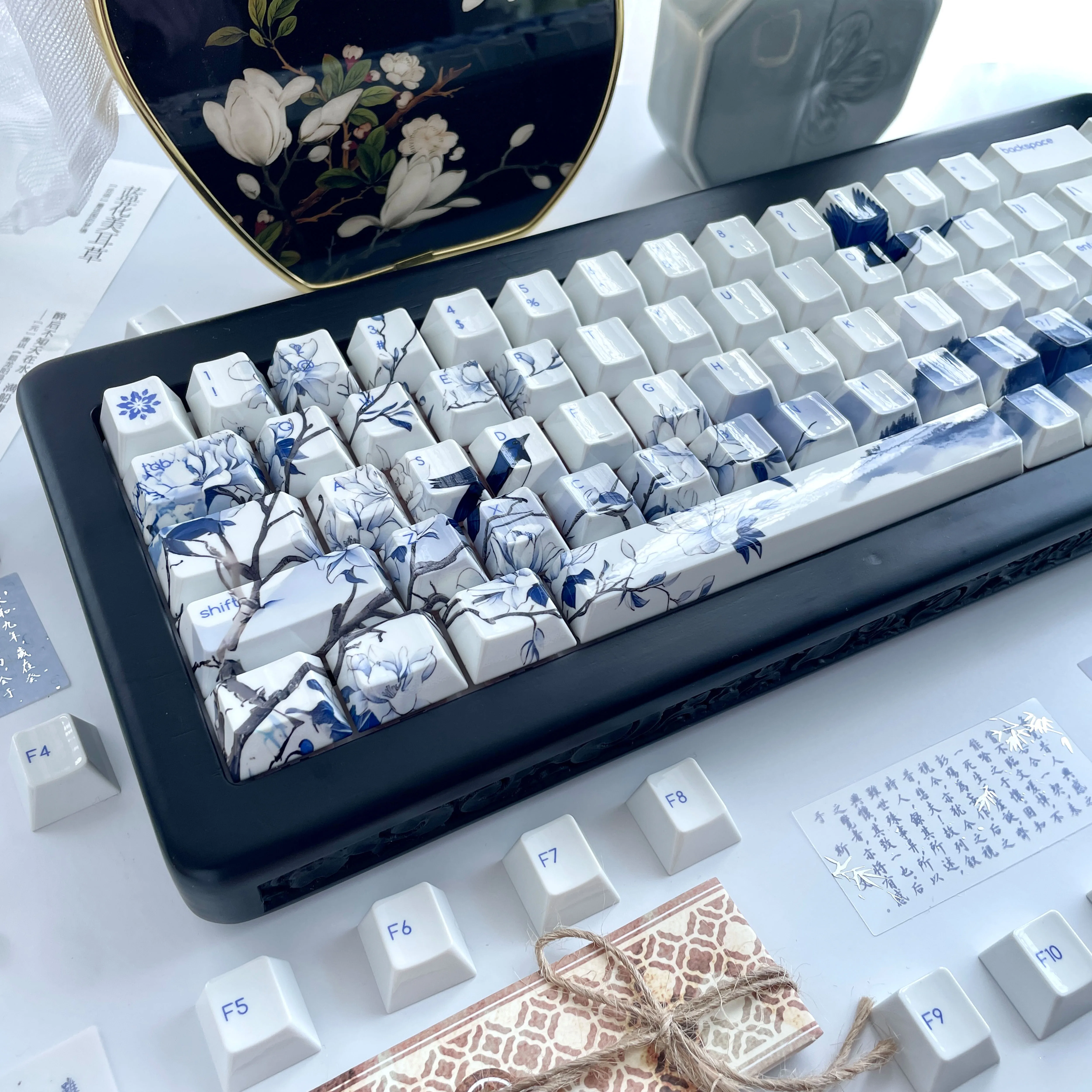 

Blue and white porcelain series keycap spray glaze imitation ceramic 75 with original height pbt mechanical keyboard cap