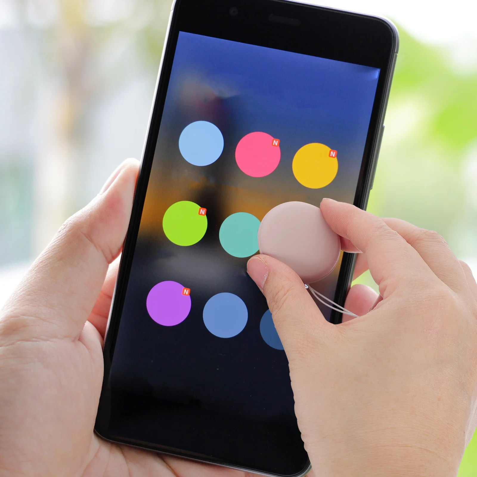 2 قطعة منظف الشاشة المستديرة مسح للهاتف سيليكون أداة تنظيف المحمول المحمولة مقاومة للخدش قلادة التبعي