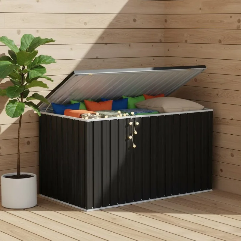Caja de almacenamiento exterior resistente al agua, fabricada en acero galvanizado y plástico. Cuenta con amplia capacidad y tapa con bisagras de apertura sencilla. Versátil para guardar textiles, herramientas y accesorios de jardín, diseño elegante para cualquiera.
