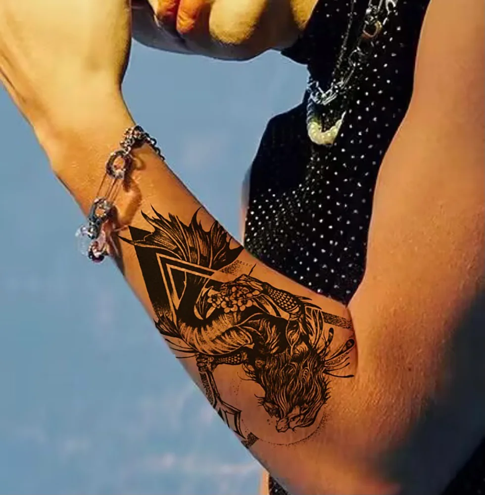 

1pcs Waterproof Temporary Tattoo Fake Lion Tattoos Long Lasting Animal Tattoo Stickers Healthy Herbal Juice Sticker Art Sticker