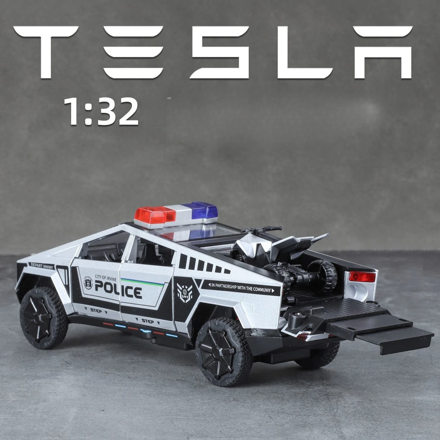 

The latest American-style police car 1:32 Tesla card model children's police car die-cast alloy toy gift ornament