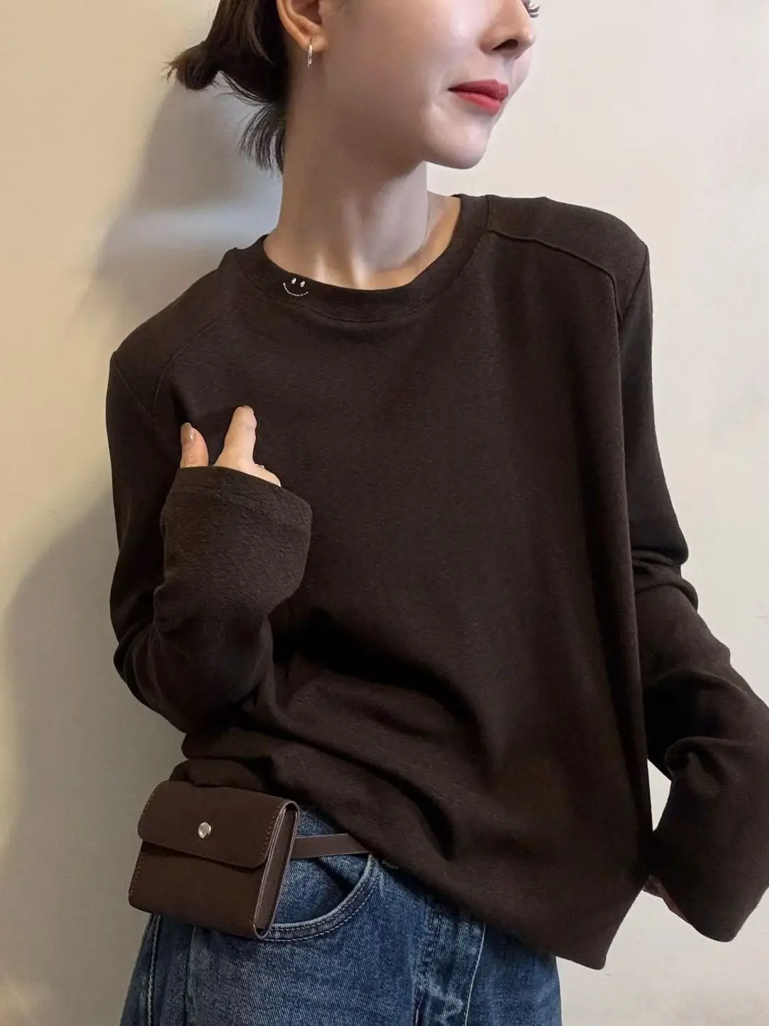 독특하고 아름다운 초가을 긴팔 티셔츠 여성용 웃는 얼굴 자수 라운드넥 베이스 티셔츠 한국 스타일 루즈핏