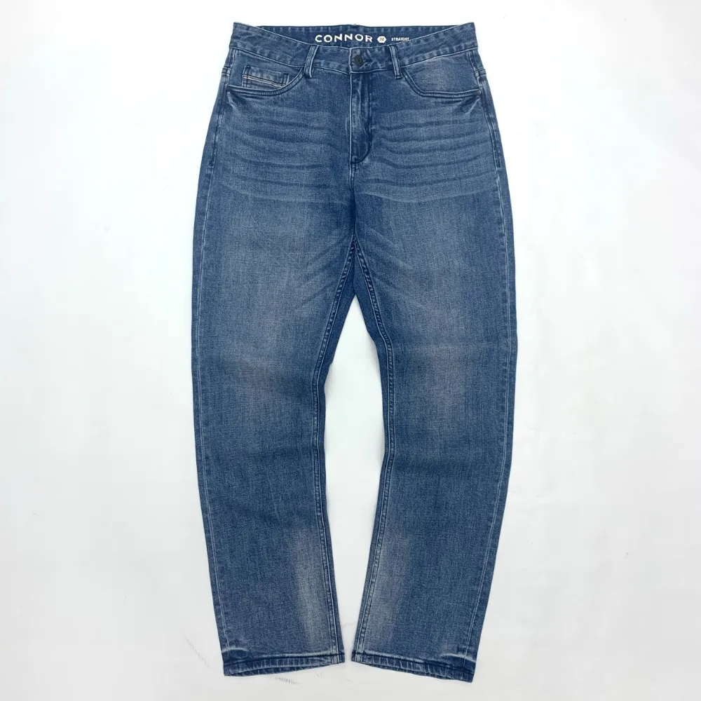 

The stretch jeans are made from Ameki heavy-washed, old-fashioned, retro, loose, straight blue trousers