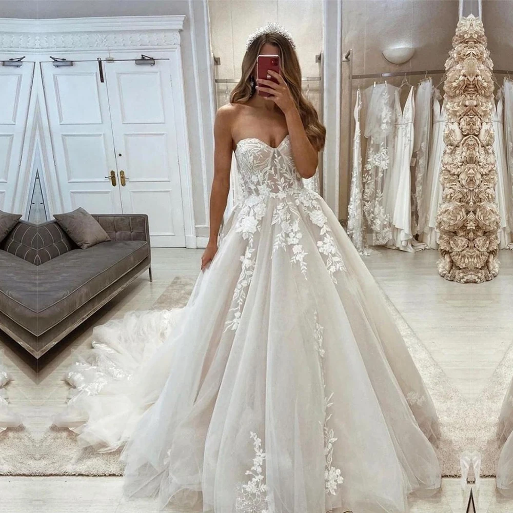 

Customized ZJ6008 A-Line Wedding Dress Sweetheart Court Train New Arrival Appliques Fashion 2025 Engagement Plus