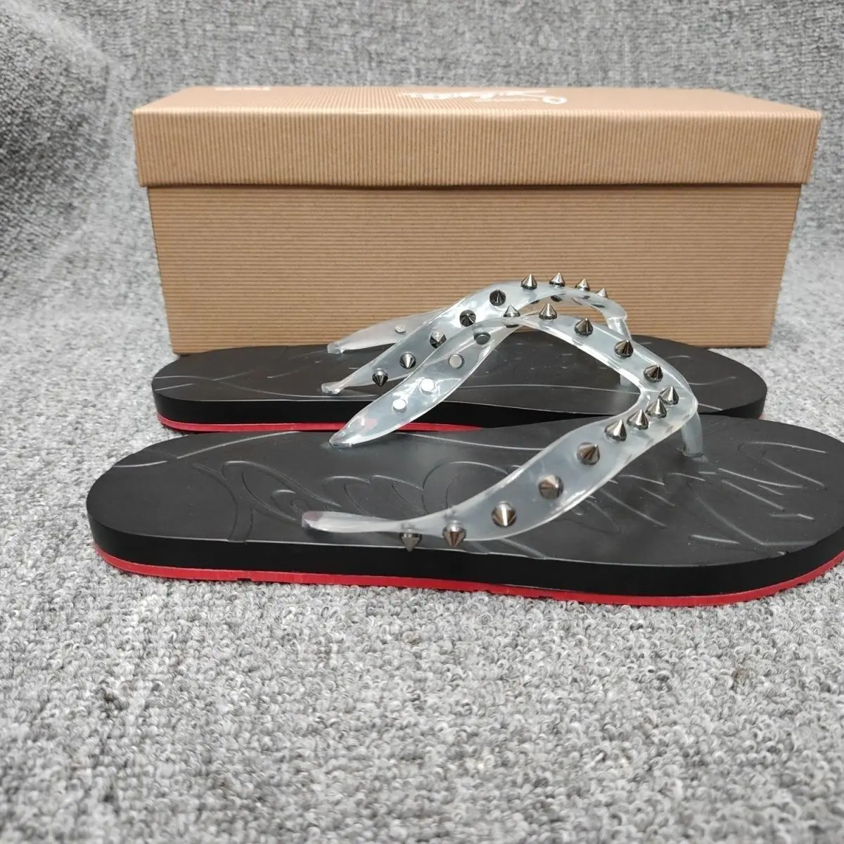 

2026 New Men's and Women's Rivet Flip-flops High Street Summer Men's and Women's Casual Fashion Flip-flops Red Shoes