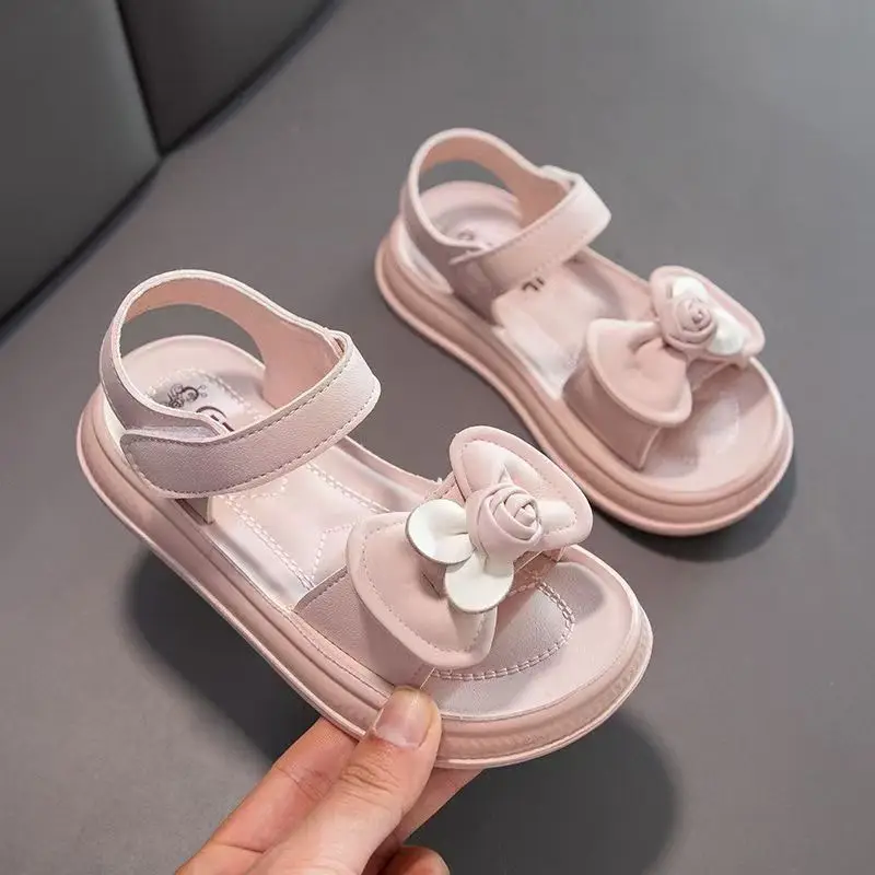 

Детские летние новые уличные пляжные сандалии принцессы для девочек, легкие детские сандалии с мягкой подошвой и открытым носком, средние и большие детские сандалии с бантом