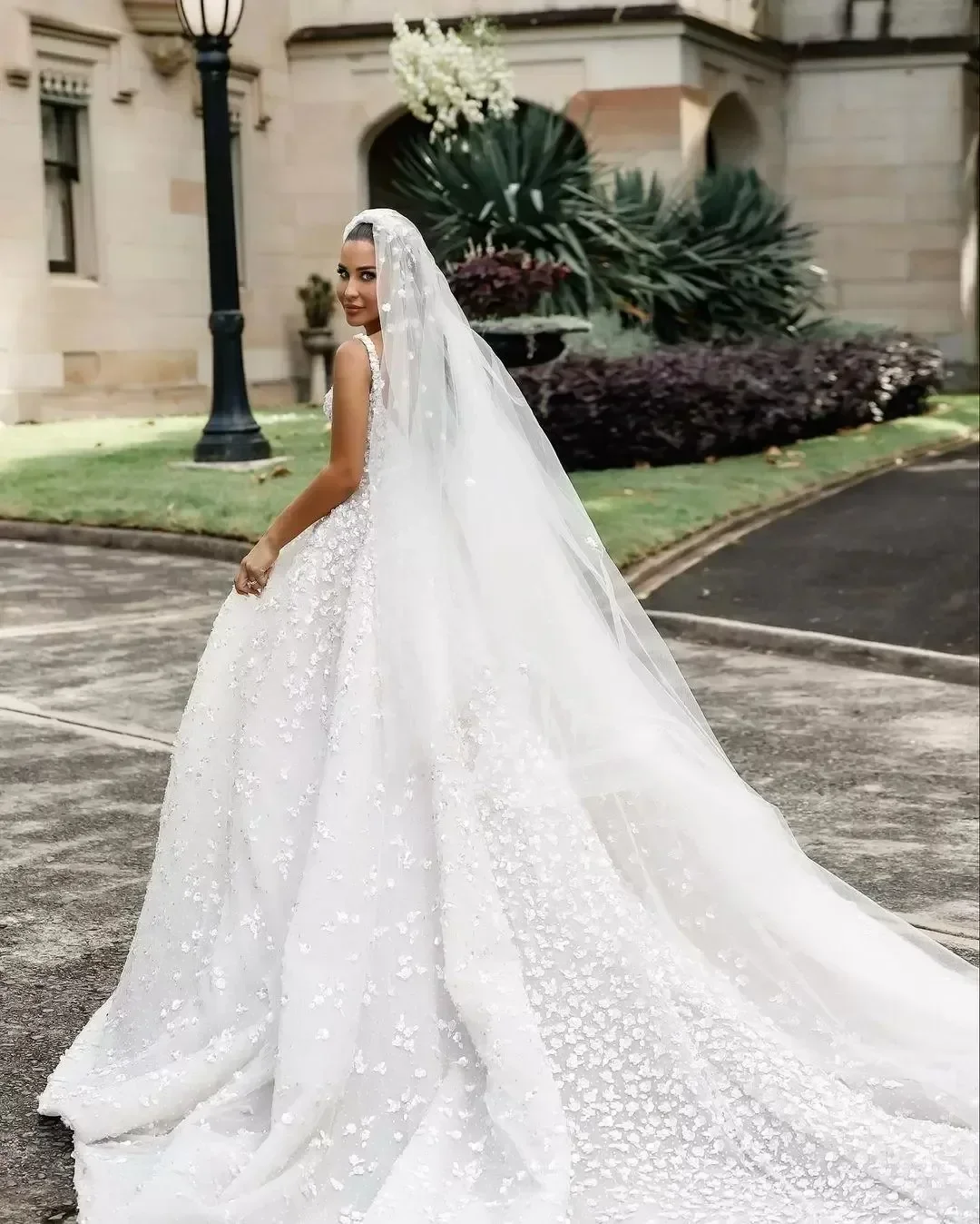 Customized Sparkly Full Sequin Robes De Mariage Plus Size Bridal Gowns Cathedral Train Spaghetti Straps Handmade Flower Wedding
