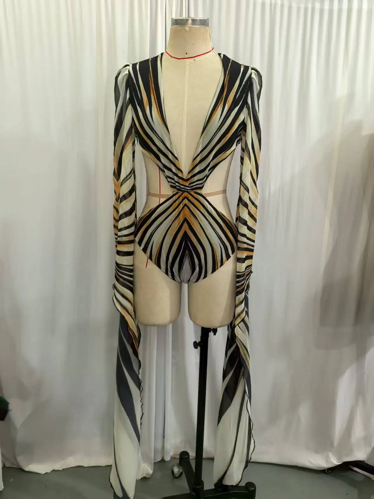 2025 جديد للنساء ملابس السباحة ارتداءها مثير موضة طباعة لباس سباحة ثوب السباحة بحر كم طويل قطعة واحدة ملابس السباحة