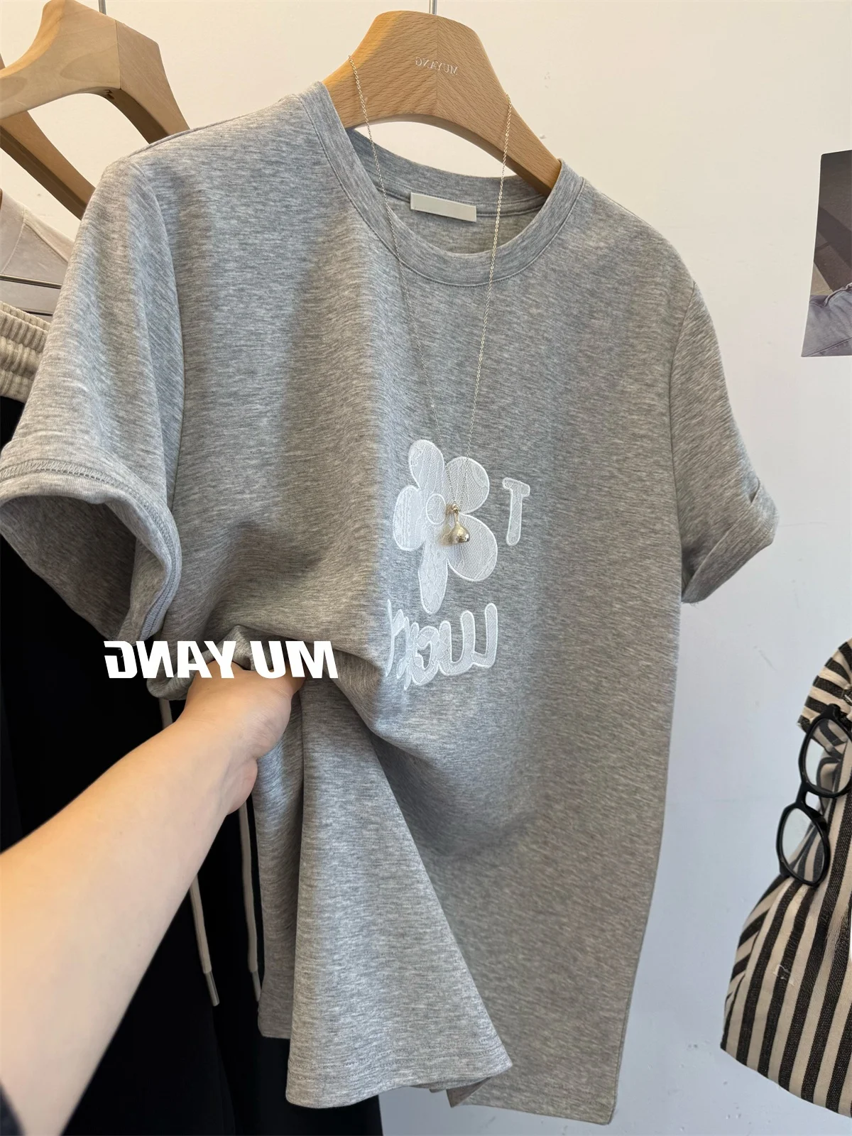 

Корейская женская футболка с коротким рукавом, вышивкой и цветочным узором, из чистого хлопка, плотная, летняя, топ