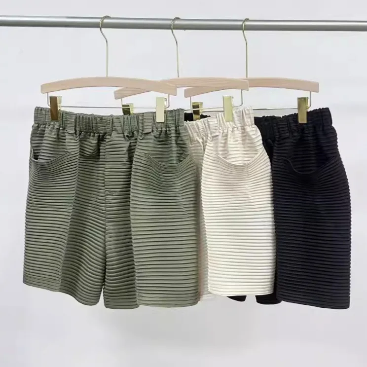 Miyake Pleated Men Shorts Minimalist Casual Striped Solid Color Elastic Waist Fashion Vacation Three-Quarter Pants Men's Clothes