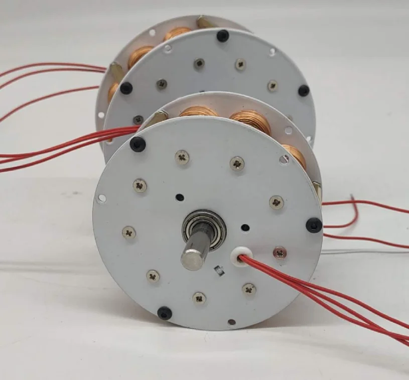 Double-layer disc type with iron core generator, ultra-low speed, three-phase AC permanent magnet brushless power generation