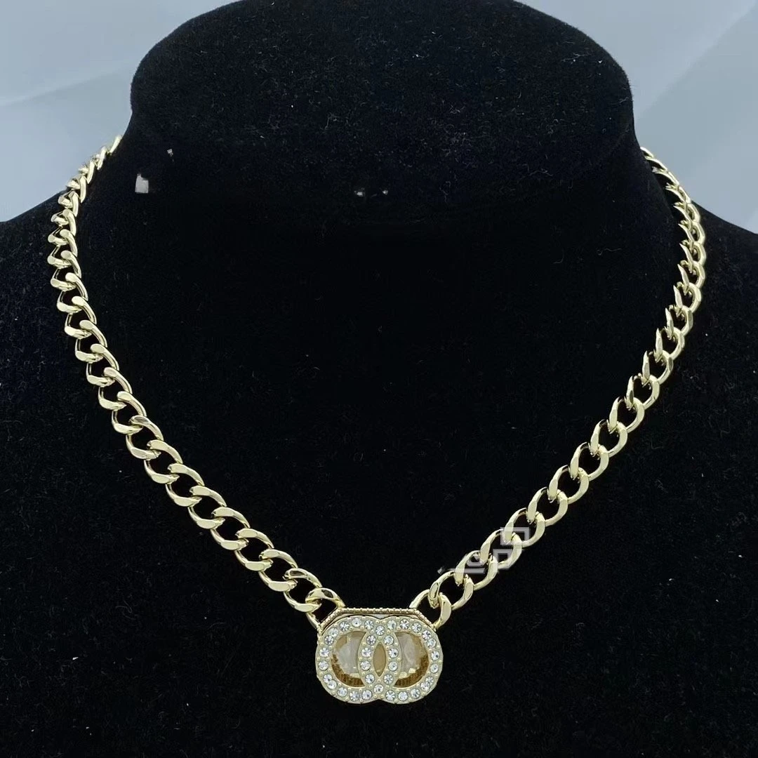 

Retro Classics Never Outdated: Personalized Fashion Necklaces - New Darlings of Artistic & Trendy Gifts