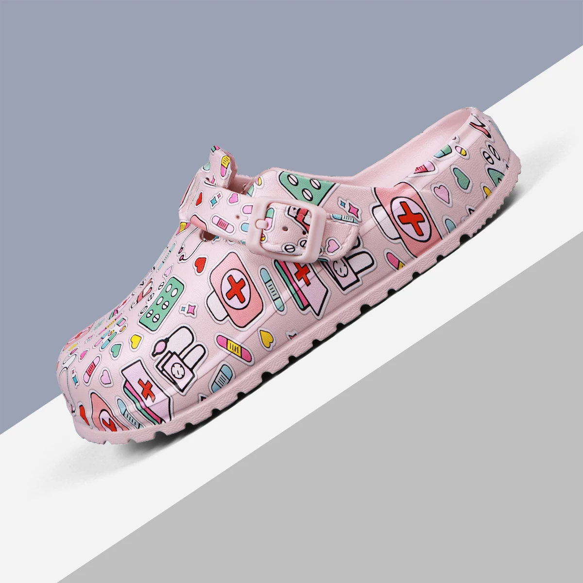 Damen-Pflegeclogs mit medizinischem Aufdruck, aus leichtem EVA, geschlossener Zehenbereich, für Krankenhaus, Klinik, Gesundheitswesen, Arbeitsclogs mit verstellbarer Schnalle. – Detail 2
