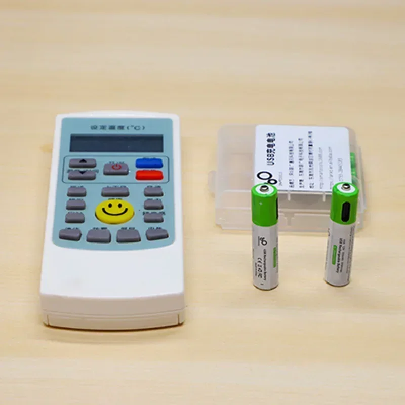 بطاريات AAA قابلة لإعادة الشحن مع شاحن USB-C (4 عبوات) - 1.5 فولت 750 ميجاوات في الساعة للتحكم عن بعد/الماوس/المركبة الكهربائية/القفل الرقمي