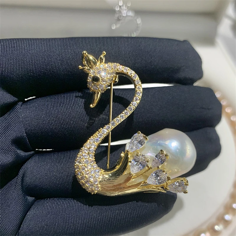 Fashion Jewelry High-class Baroque Freshwater Pearl Queen Crown Swan Brooch Pin for Women Elegant Design Lady's Wedding Corsage