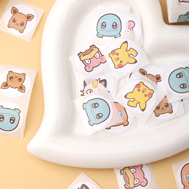 500 Stück Cartoon-Aufkleber auf Rolle, Kawaii Anime Pikachu Charizard, runde Siegel, DIY Laptop-Aufkleber, Belohnungs-Spielzeug, Geschenk – Detail 7