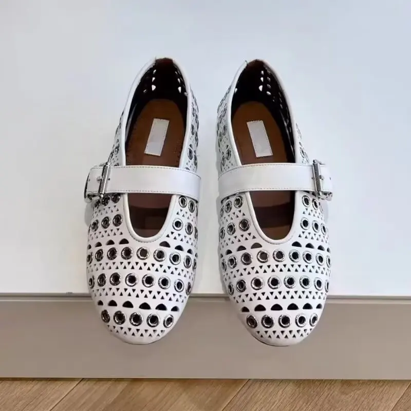 

Дизайнерские балетки Мэри Джейн с плоской подошвой, стразами и перфорацией, из натуральной кожи, с низким вырезом