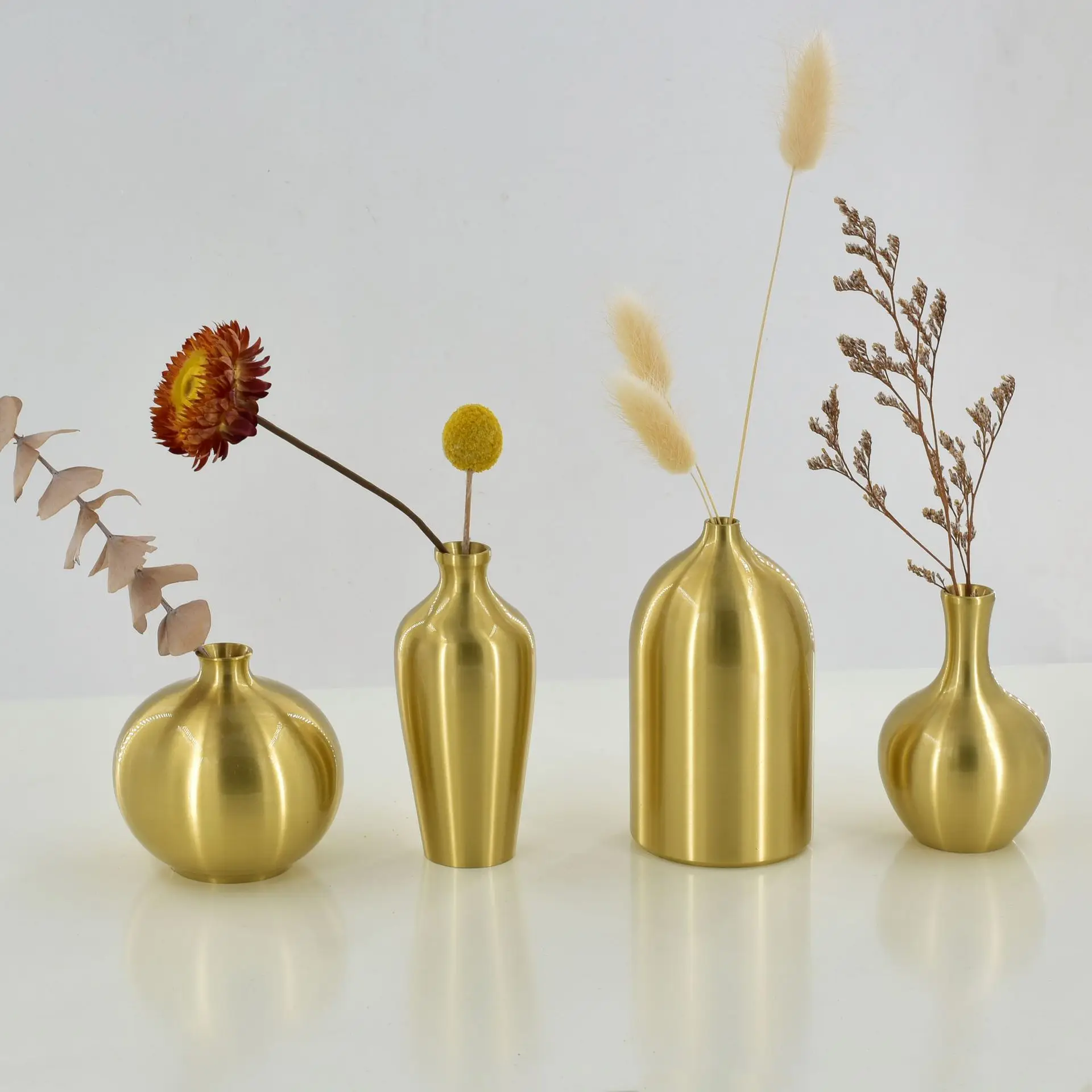 

Brass Gold Vase Ornaments Aromatherapy Bottle Nordic Minimalist Modern Bedroom Ornaments Copper Vase Home Decorative Accessories