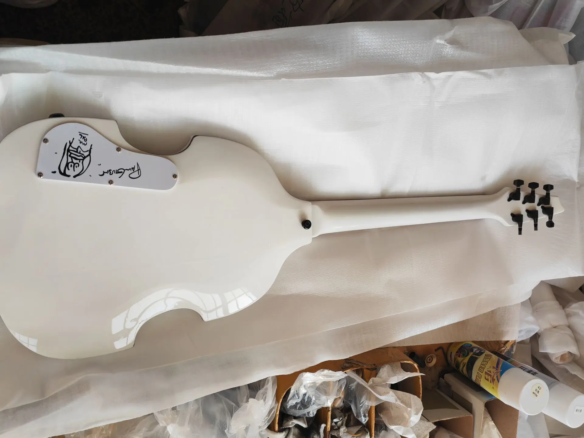 Custom Shop 22 Frets F Hole White Semi Hollow Body Electric Guitar White Humbucker Pickups Rosewood Fretboard Black Hardware