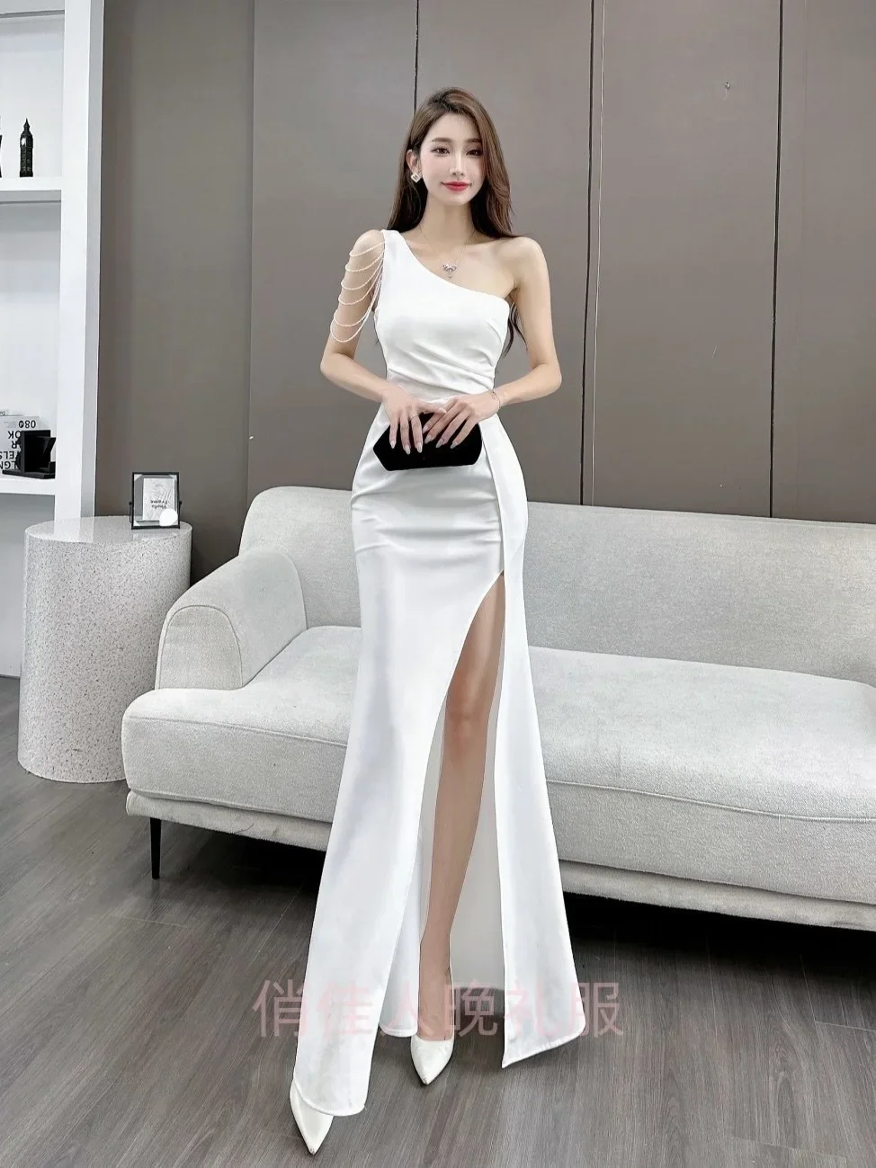 New No. 58 high-end sexy white banquet evening dress women\'s one-shoulder slim fishtail long skirt