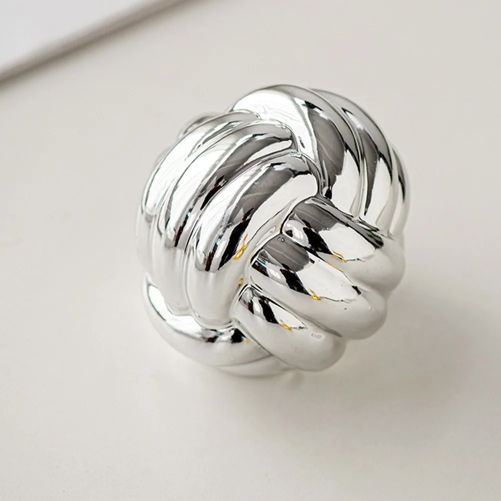 

Thread Knot Ceramic Statue Modern Line Texture Craft Bright Bedroom Dressing Table Adornment Indoor Decor