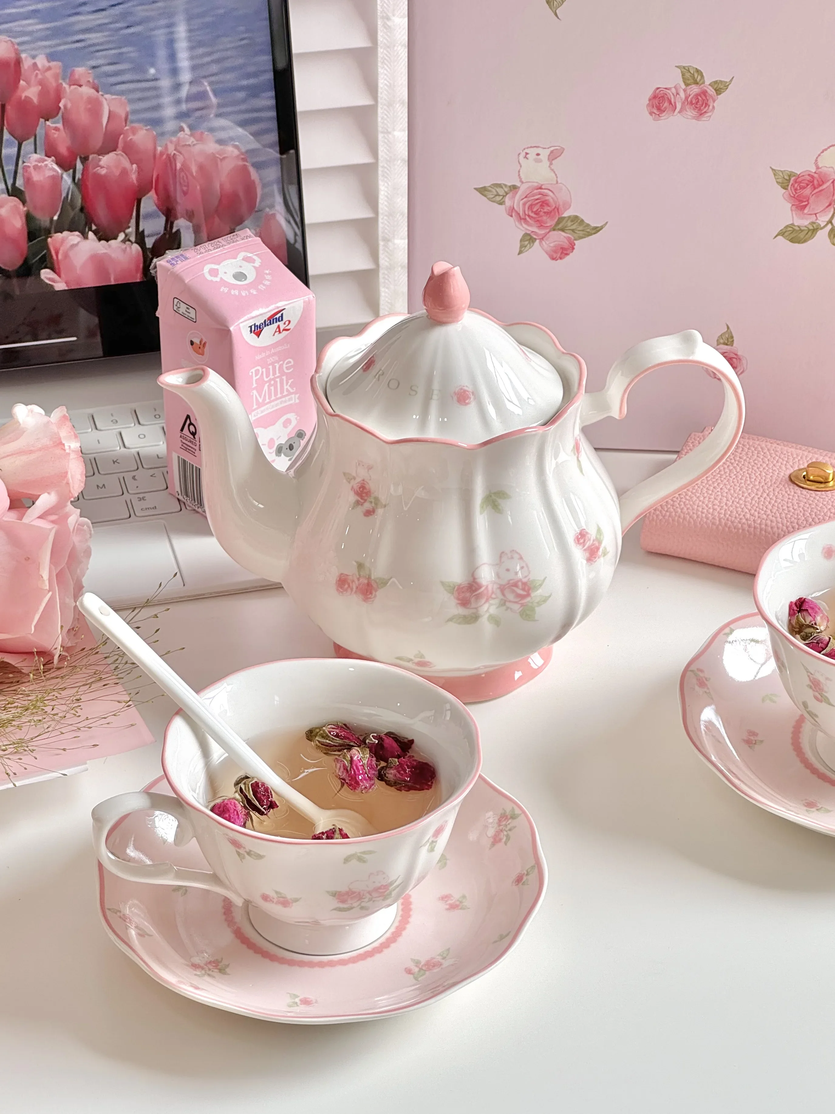 Cute Pink Rose Rabbit Souvenir Ceramic Teapot Set French Afternoon Tea Cup Saucer Girls Birthday Tea Set