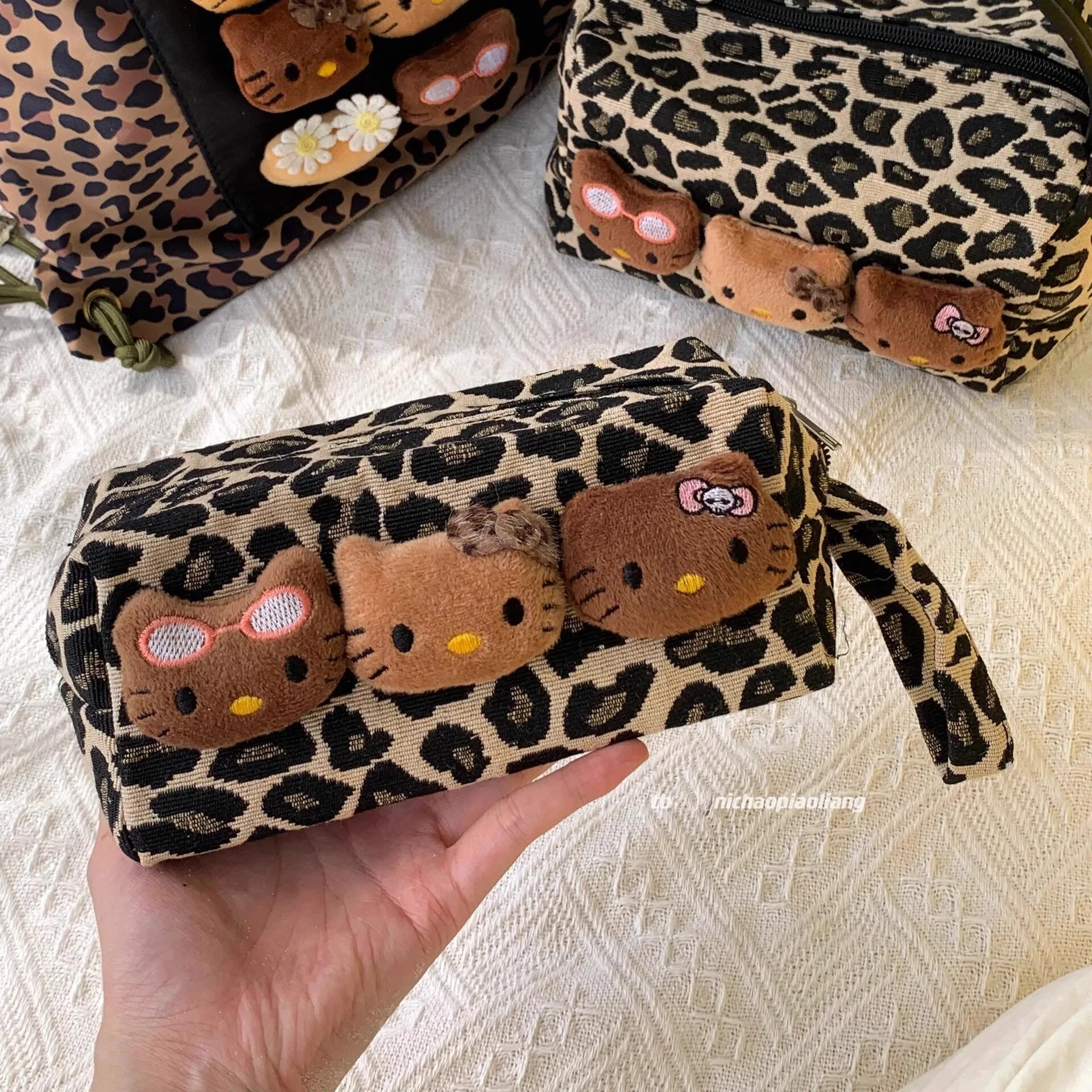 Leopard Print Hello Kitty Plush Handbag Cute Retro Cartoon Anime Fashion Commuter Tote Bag Portable view 3