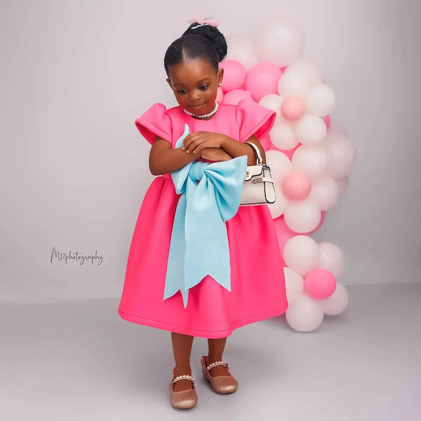 Abiti da ragazza di fiore rosa caldo per matrimonio in raso con fiocco Bellissimo abito da ballo per banchetti per prima comunione per feste di compleanno per bambini personalizzato