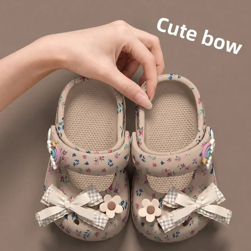 2026 A pair of children's girls cute Mary Jane clogs adjustable heel strap odorless breathable summer outdoor sandals slippers