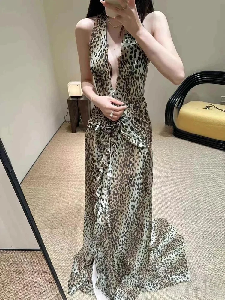 فستان فرنسي جديد عتيق خارج الرقبة، مكشكش بدون ظهر لصيف 2025، فستان طويل أنيق على الشاطئ منقوش عليه زهور لقضاء عطلة على شاطئ البحر