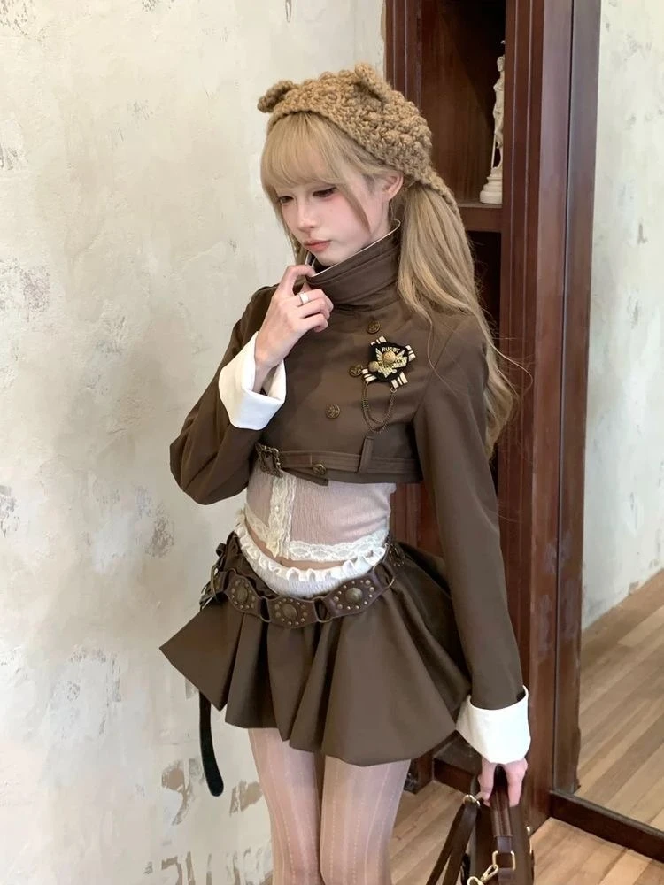 ชุดเซ็ต 3 ชิ้น สไตล์พังก์ แนววิทยาลัย สำหรับฤดูใบไม้ร่วง เสื้อลูกไม้ + เสื้อคลุมสั้นเก๋ไก๋ + กระโปรงทรงดอกไม้ ดีไซน์ใหม่ สไตล์เรโทร สไปซ์เกิร์ล ปี 2025