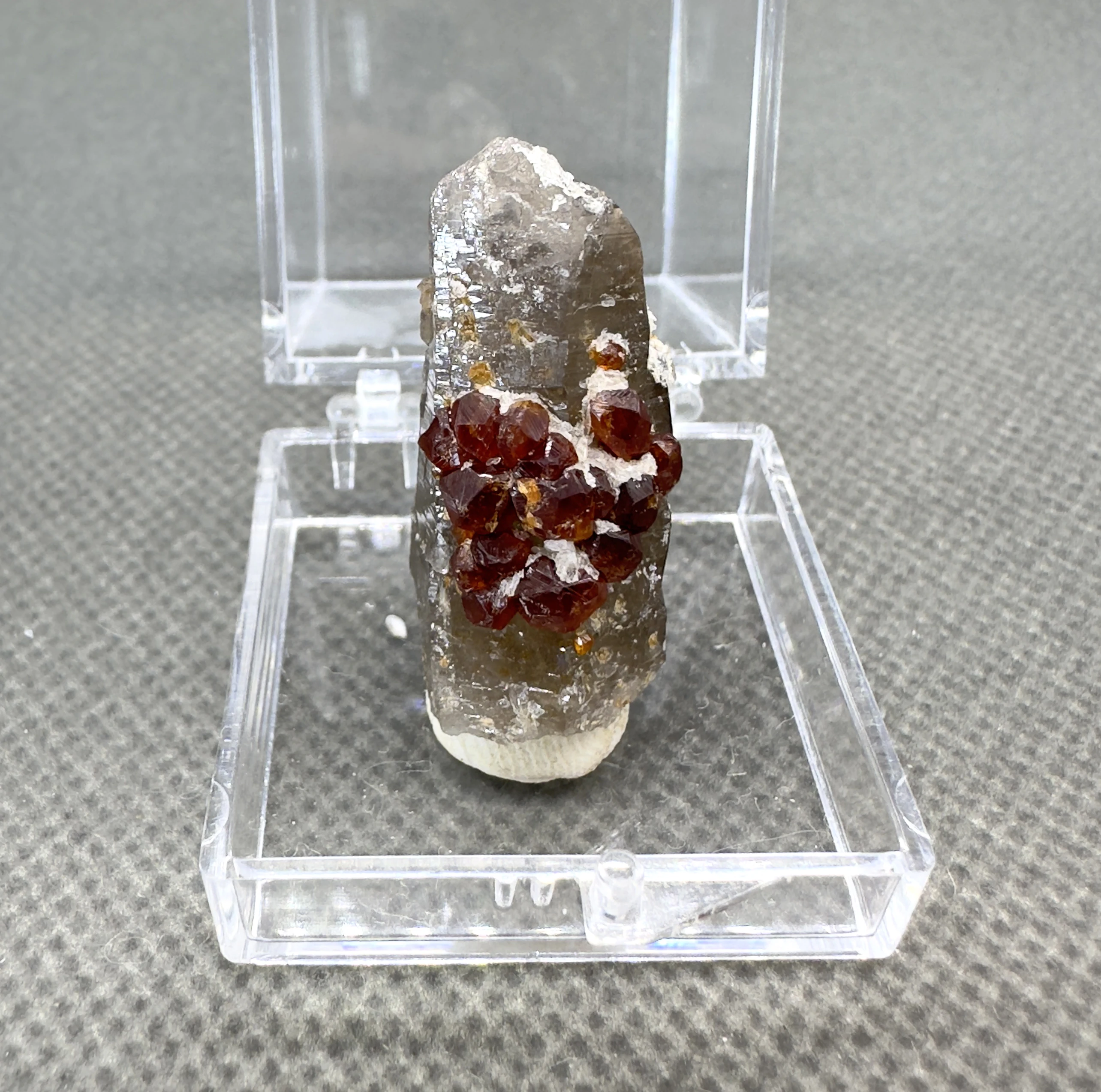 Natural florescent Hyalite and garnet symbiosis mineral specimen stones and crystals healing crystals quartz+ box size 3.4 cm