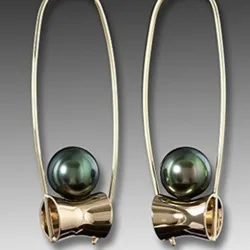 Gorgeous Gold Color Round Green Stone Earrings Ethnic Metal Carving Pattern Dangle Earrings for Women Jewelry