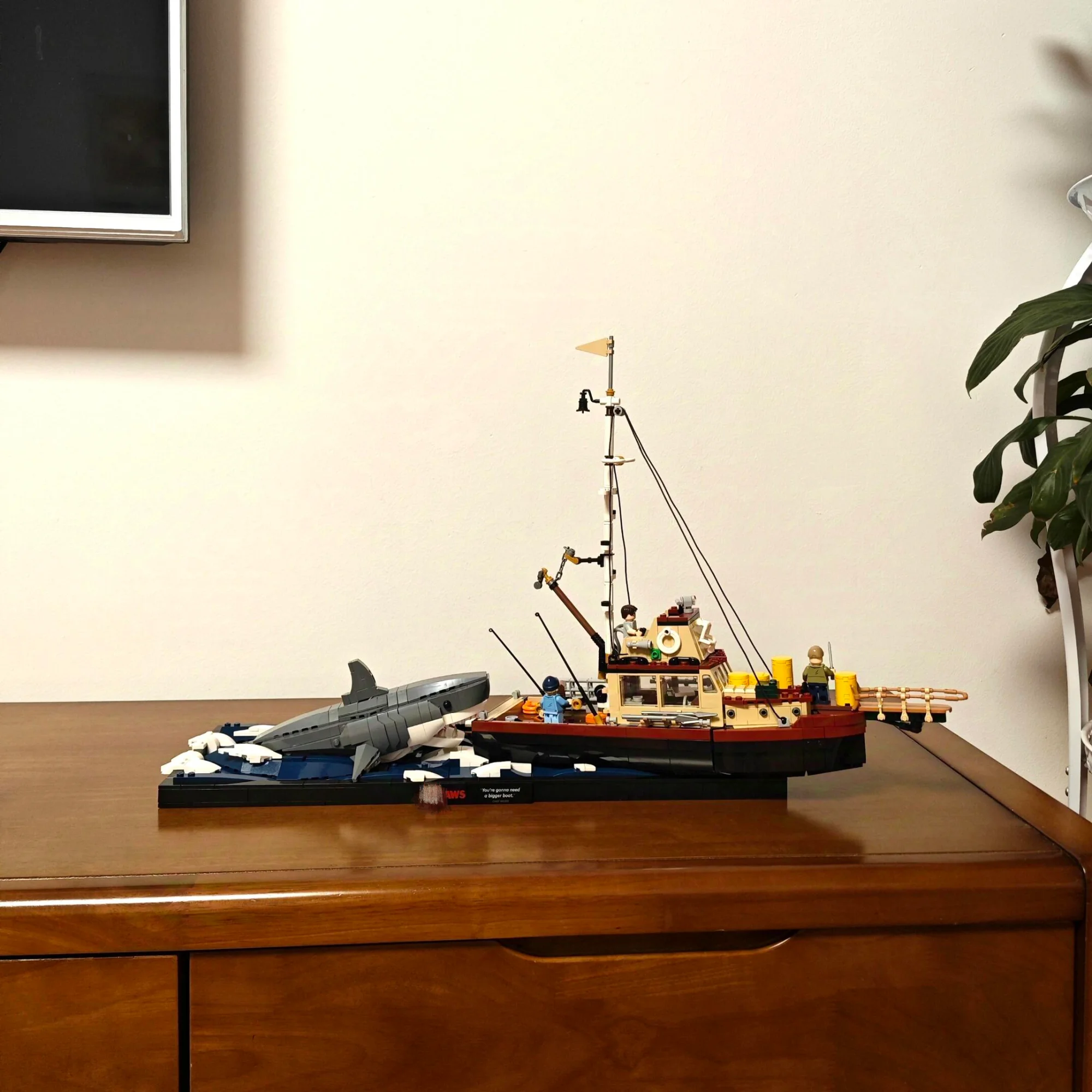 

Новинка 2025 года, 21350, модель немецкой белой акулы, пиратский корабль, рыбацкая лодка, 1497 шт., набор строительных блоков, модель игрушки, детский подарок на день рождения