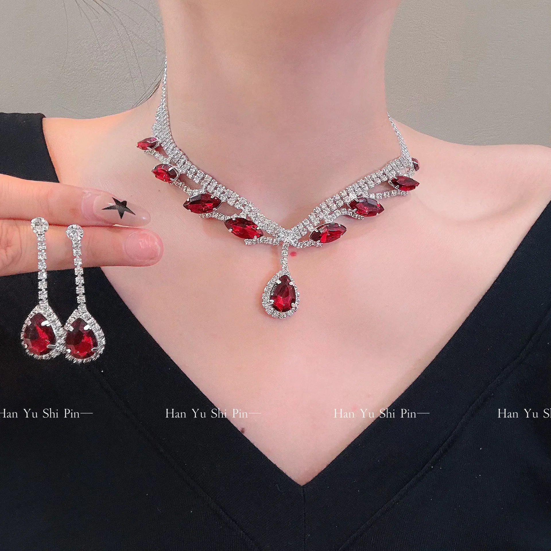 Diamond-encrusted water drop fringed stud earrings necklace set, light luxury and high-end super flash collarbone chain, exquisi
