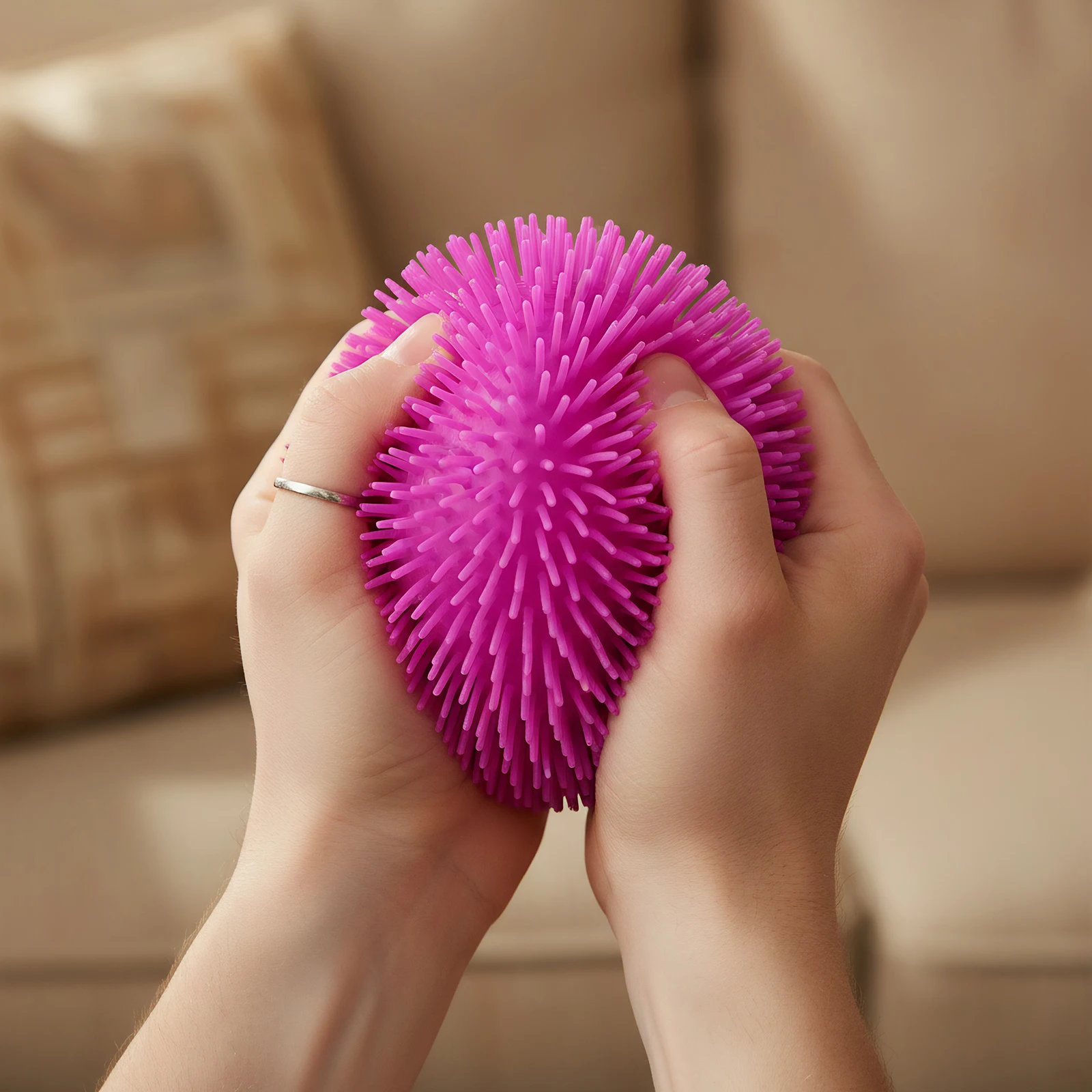 

Puffer Balls Toy with Lights Stretchy Sensory Ball Rubber Stretchy Spike Ball for Boys Girls Fun Classroom Prizes Party Favors