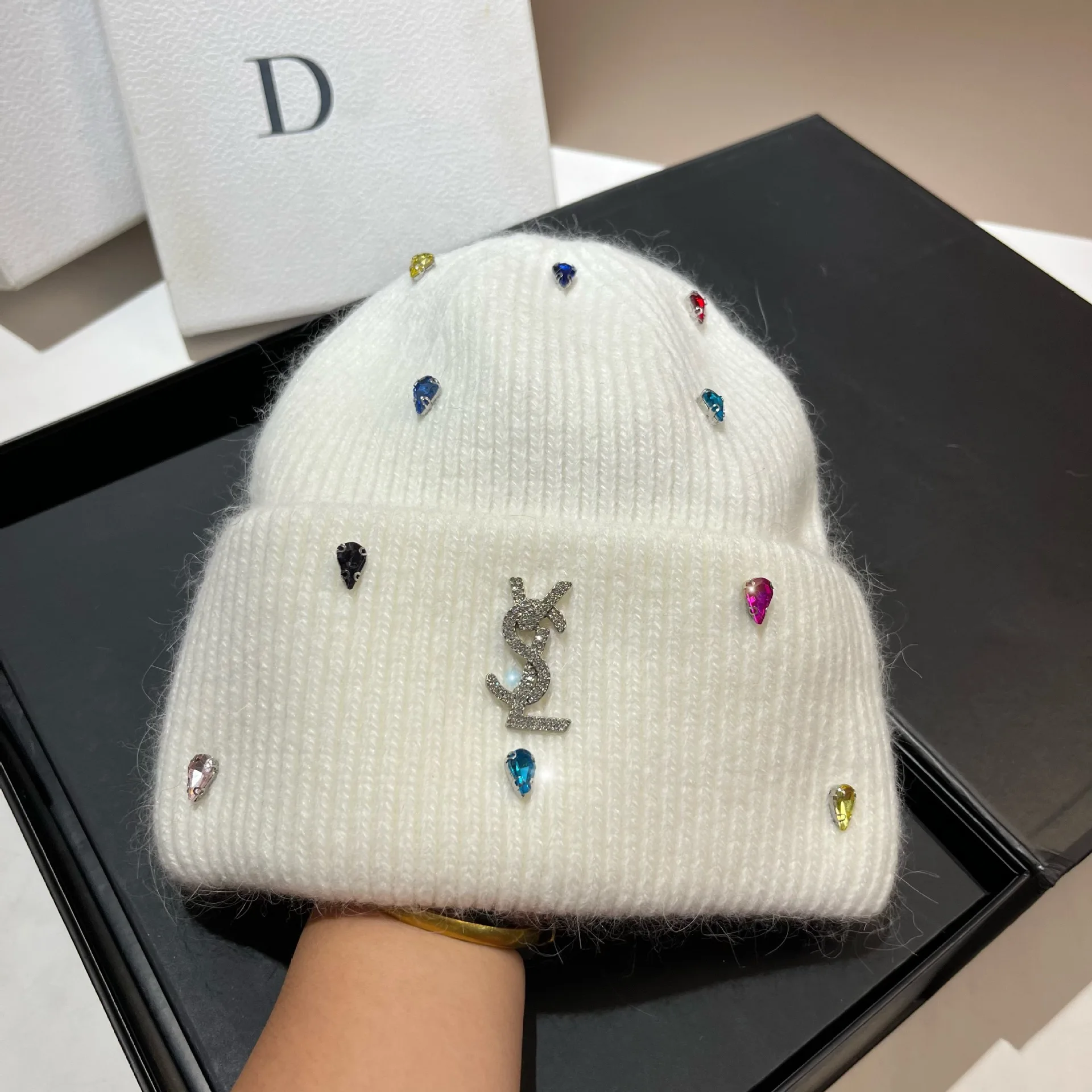 ​ 2025 Новая женская вязаная шапка из кроличьего меха - блестящие стразы в корейском стиле, защита ушей нишевого дизайна, теплая зимняя шапка ​