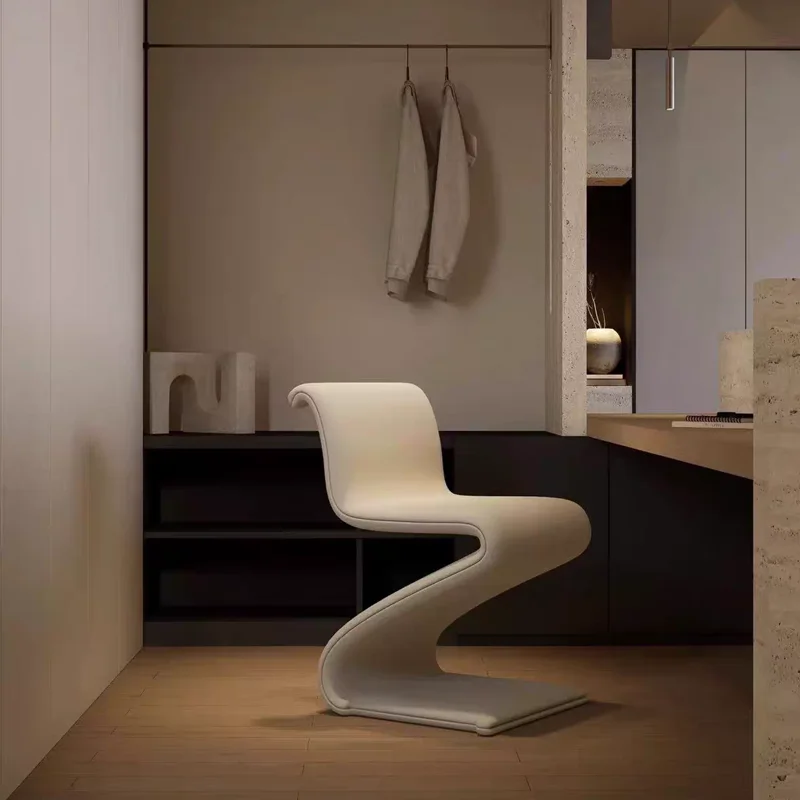 

Internet celebrity fiberglass light luxury back leisure chair office meeting model room villa hotel living room S-shaped chair