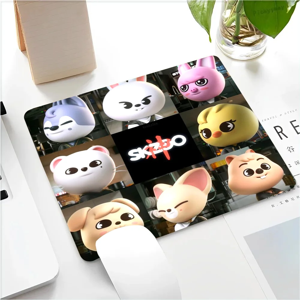 Cute S-Skzoo-o K-Kpop S-Stray K-Kids Mousepad Small LockEdge Mouse Pad For Gamers Computer Desk Pad Rectangular Anti-slip Rubber