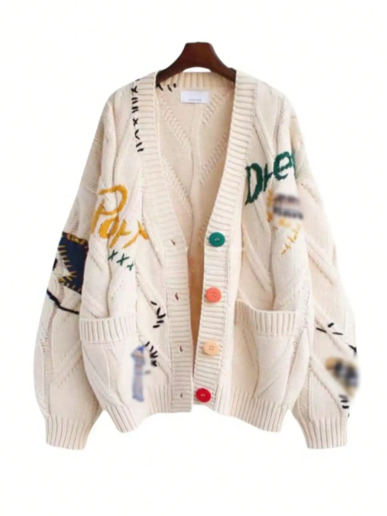 

Кремовый кардиган с открытым передом, вязаный крючком, с красочной вышивкой букв и эффектом потертости