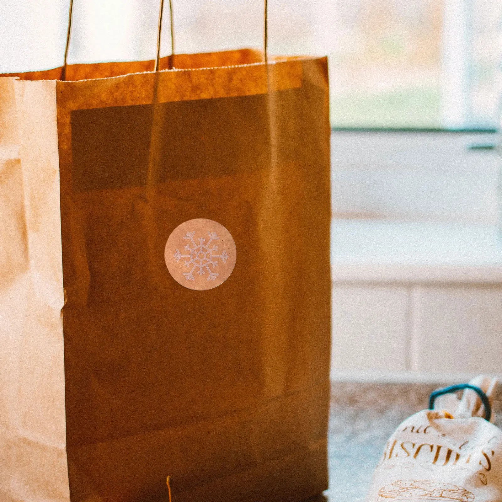 

3 рулона, рождественские наклейки со снежинками, декоративная подарочная коробка, уплотнительные наклейки для упаковки вечеринок, деловые этикетки, рождественские наклейки