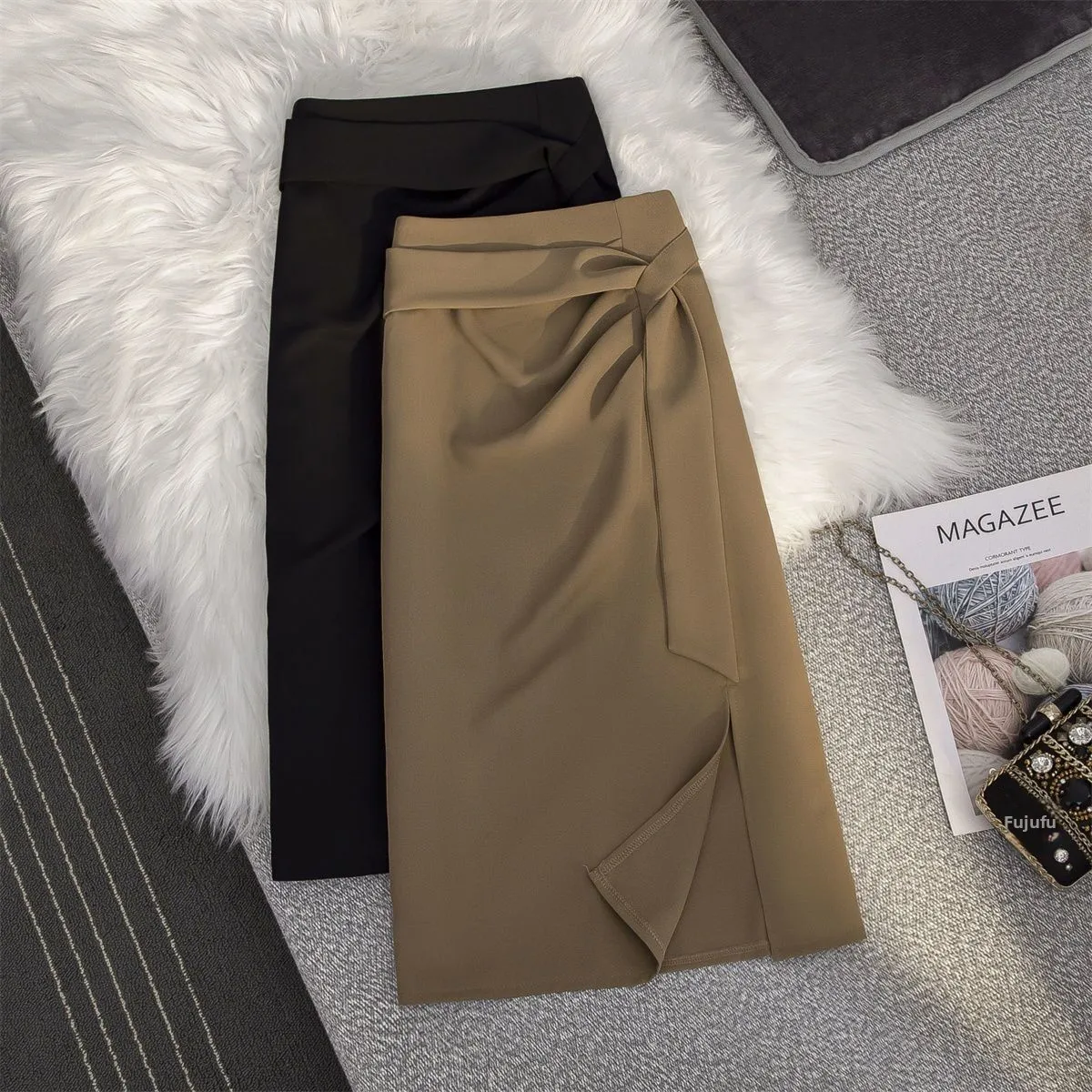 

Плиссированная юбка Sa f Body с высокой талией, женская летняя новинка, однотонная юбка с разрезом средней длины, дизайн Sensation INS с запахом вокруг ...