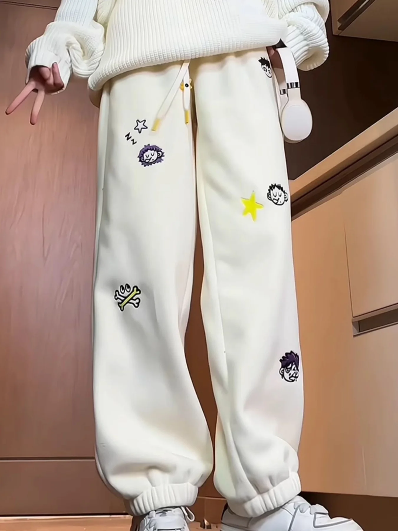 Teenager-Jogginghose aus besticktem Fleece für Damen, neuer Winterstil, lockere Passform, trendige Freizeit-Jogginghose, mit Fleece gefüttert, verdickt, warm, vielseitige Sporthose