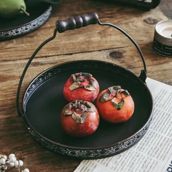 Retro Metal Plate Antique Metal Tray Handcrafted Round Iron Fruits Bread Tray with Handle Home Garden Restaurant Decoration