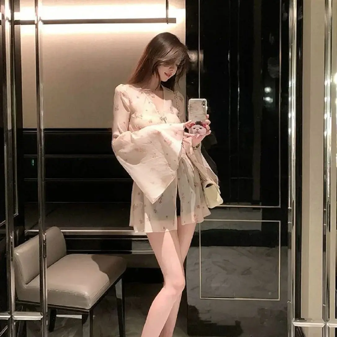 Floral Chiffon Long-Sleeved Shirt Women Summer New Niche Pleated Design Waist-Hugging Slimming Flared Sleeve Top