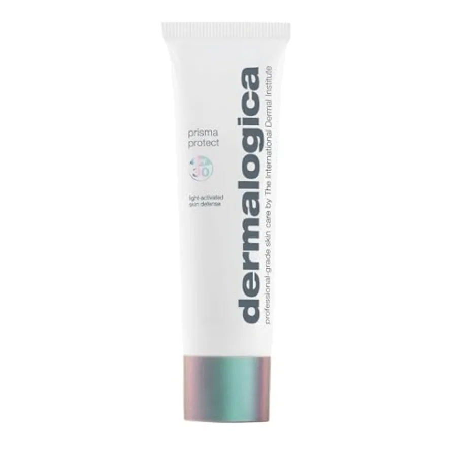 Face moisturizer sunscreen SPF30 for daily use, prisma-protect formula with hydrating luminosity-boosting benefits, lightweight