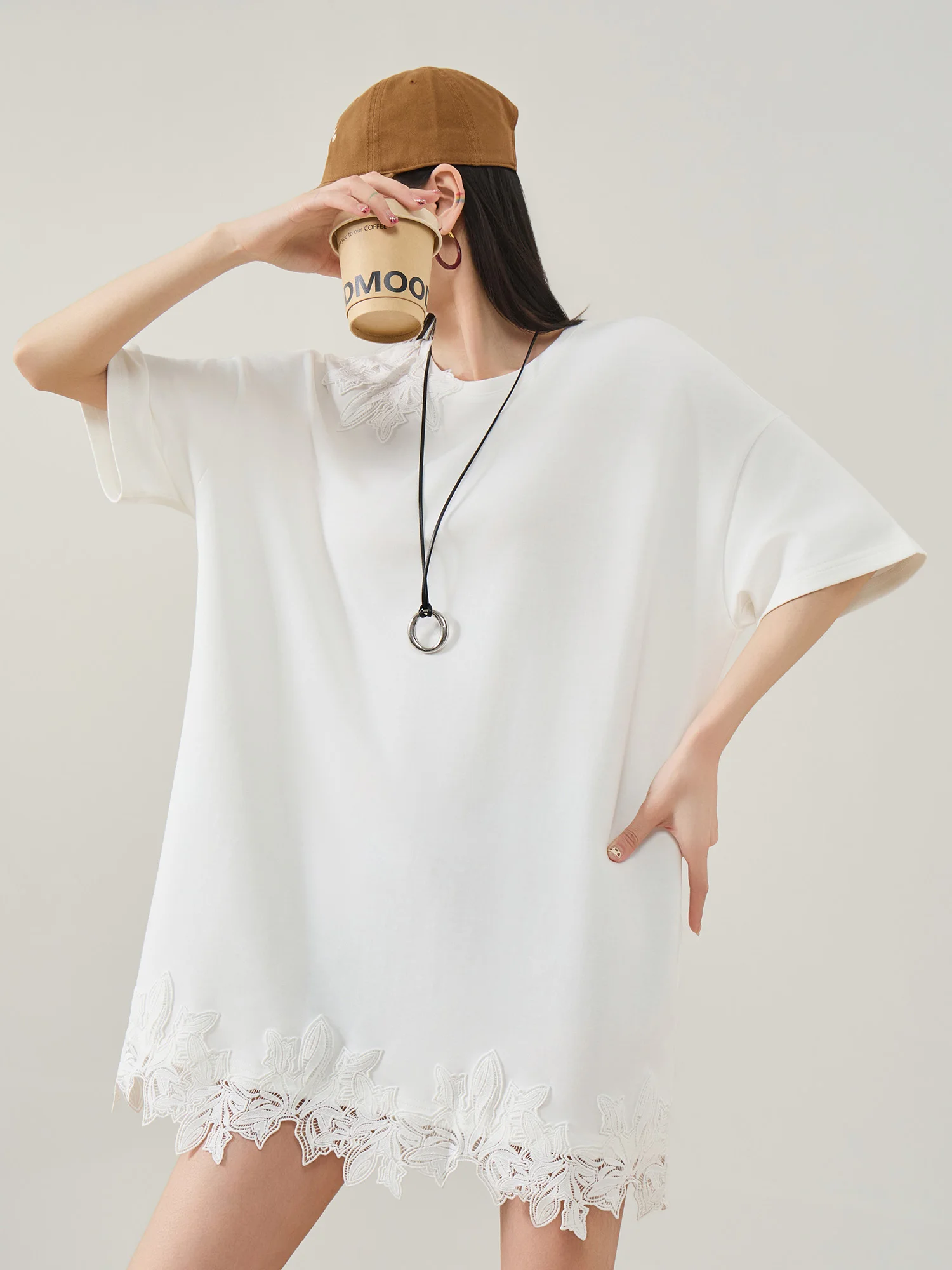 

Повседневное платье-футболка с кружевными вставками и воздушной прослойкой, корейский стиль, свободное, средней длины, прямое, стройнящее, для женщин